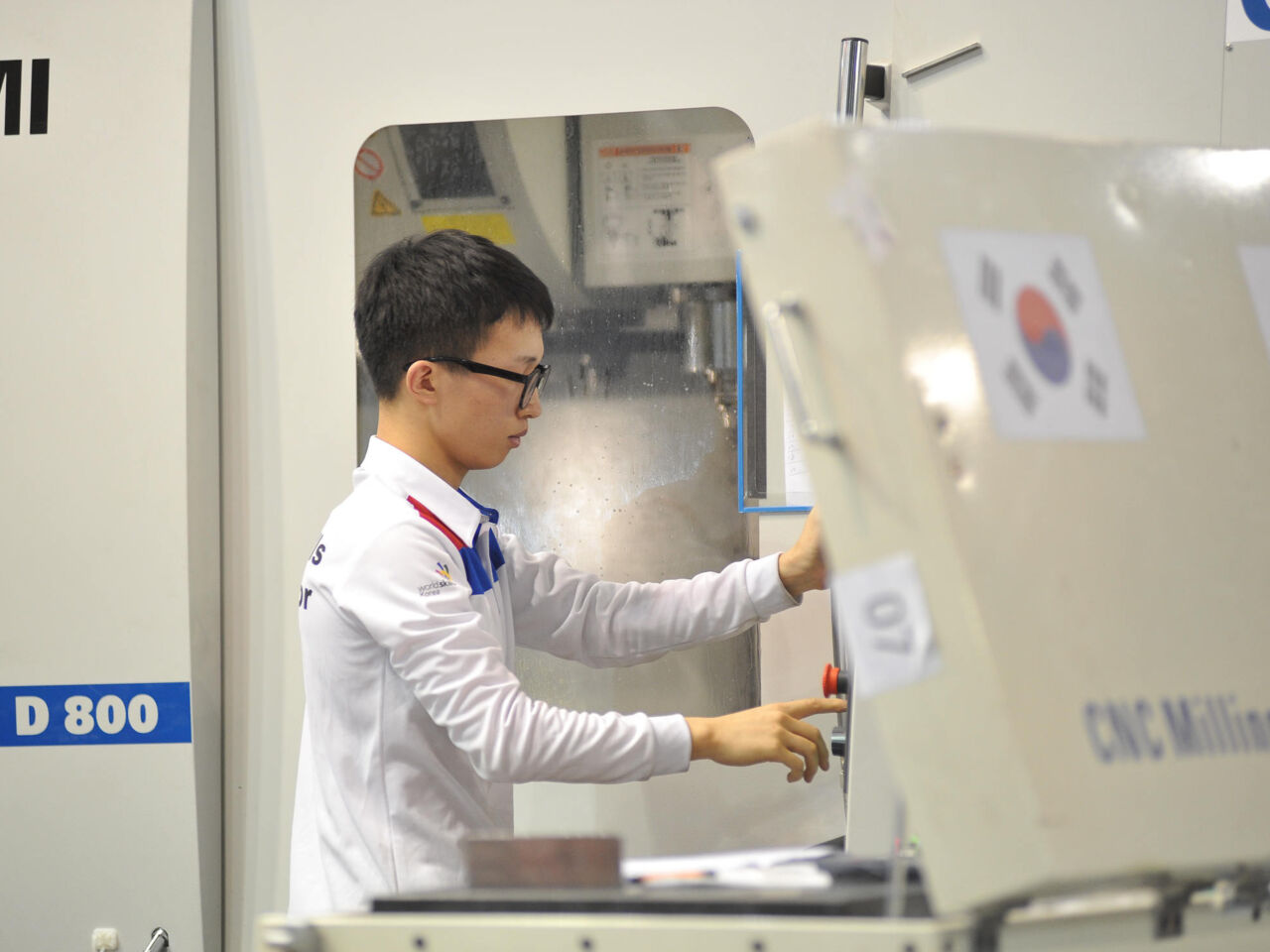 Lee Hee Dong competing in CNC Milling at WorldSkills São Paulo 2015.
