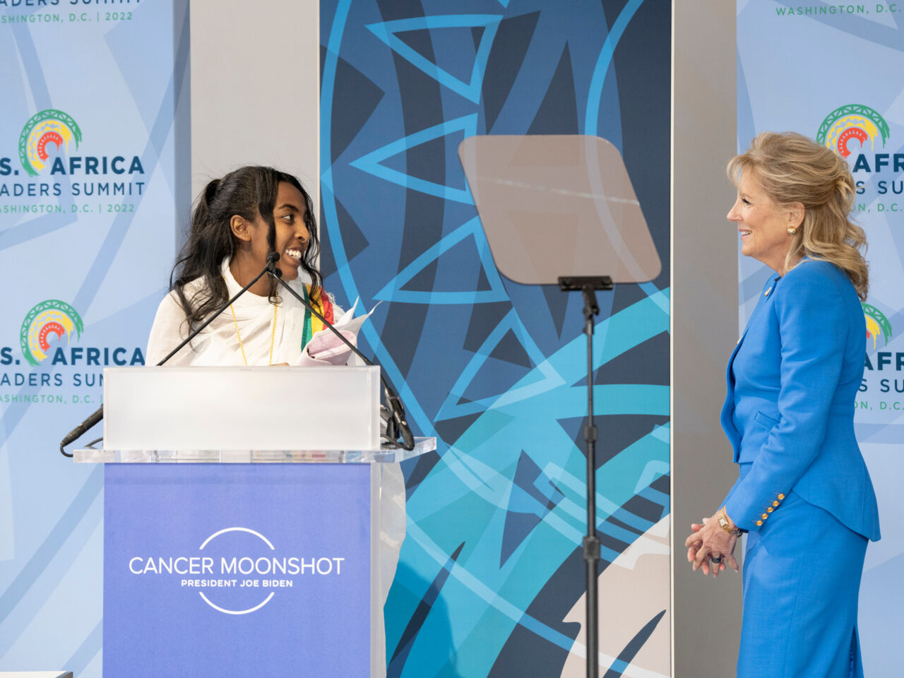 First Lady Jill Biden and Kalkidan Tadesse from Happy Pads, the winner of BeChangeMaker 2022, at the US Africa Leaders Summit at the Kennedy Center in Washington, DC on 14 December 2022. (Official White House Photo by Erin Scott)
