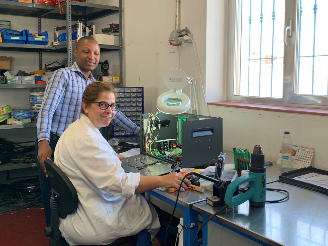 WorldSkills Kenya Technical Delegate Peter Monari talks with a female engineer at Edibon in Spain.
