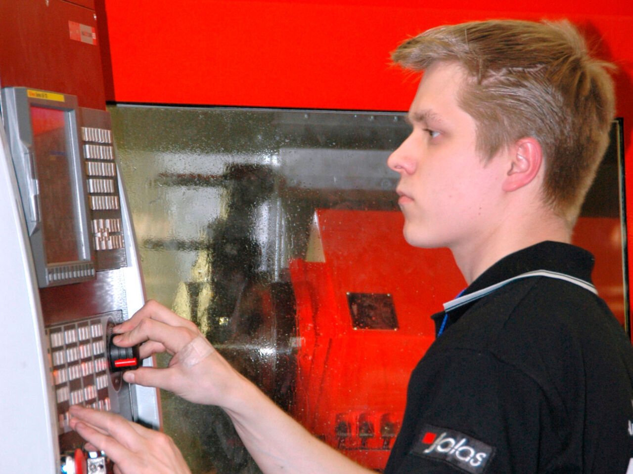 Mikko Vepsäläinen competing in CNC Machining at WorldSkills Helsinki 2005.