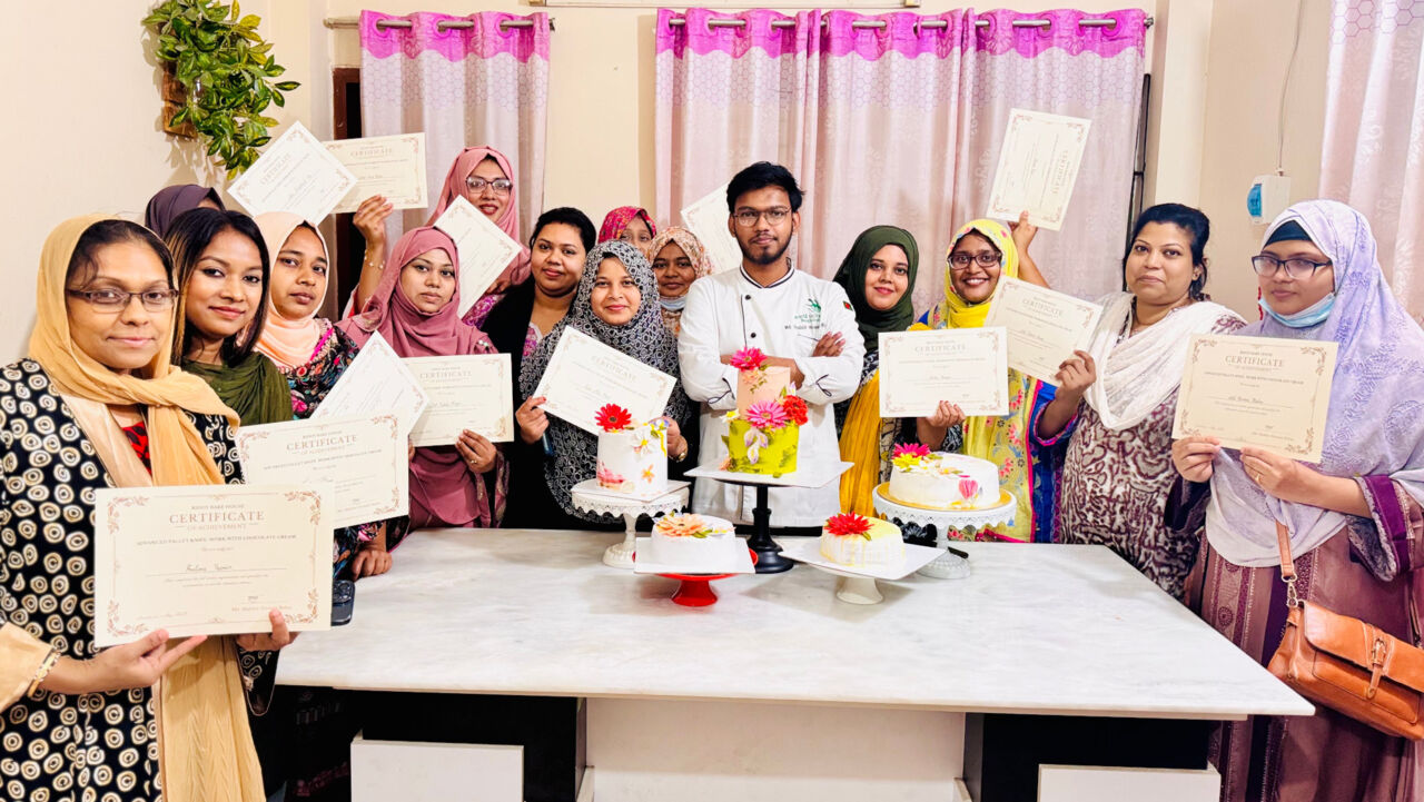 Md Shabbir Hossain Ridoy with students from his Zero 2 Hero Bangladesh: Skills to Income’, which aims to train 10,000 students and guide them towards becoming independent entrepreneurs. 