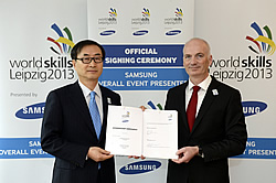 Dr Ji Oh Song, Executive Vice President and Senior Advisor Samsung Electronics with Hubert Romer, CEO WorldSkills Leipzig 2013